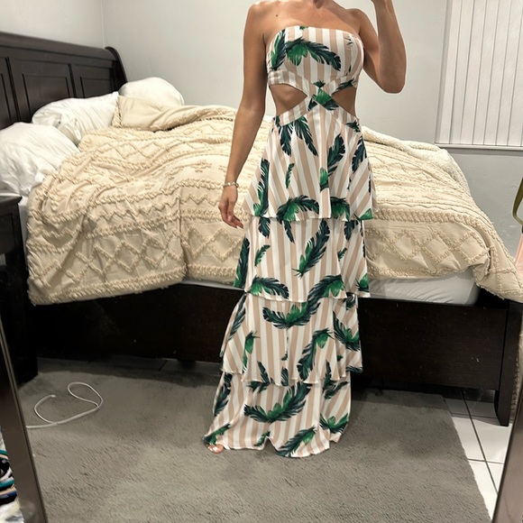 Beach Dress - Picture 1 of 3